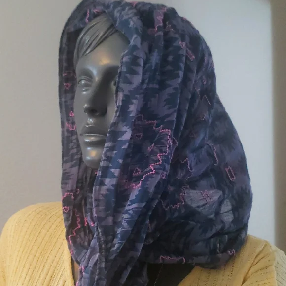 SCARF - Picture 3 of 8